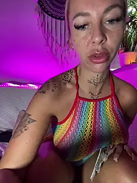 CheekyChels online show from September 25, 6:39 am