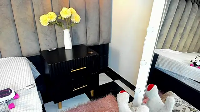 chelsea bolton  online show from November 14, 12:37 pm