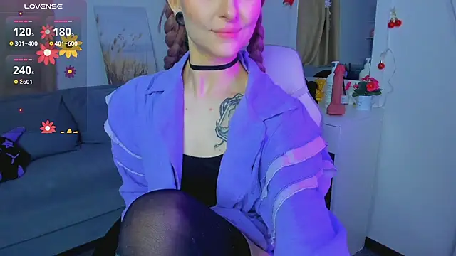 Emily  Mooree online show from January 16, 7:17 am