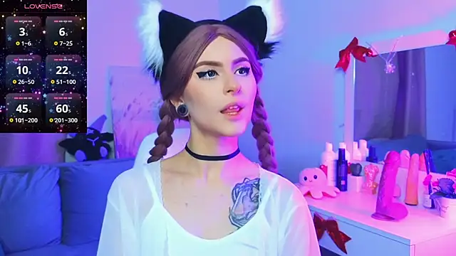 Emily  Mooree online show from January 24, 4:37 am