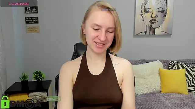 Snapshot of BeautyBlondy chatting on April 14, 11:38 am BeautyBlondy online show from April 14, 11:38 am