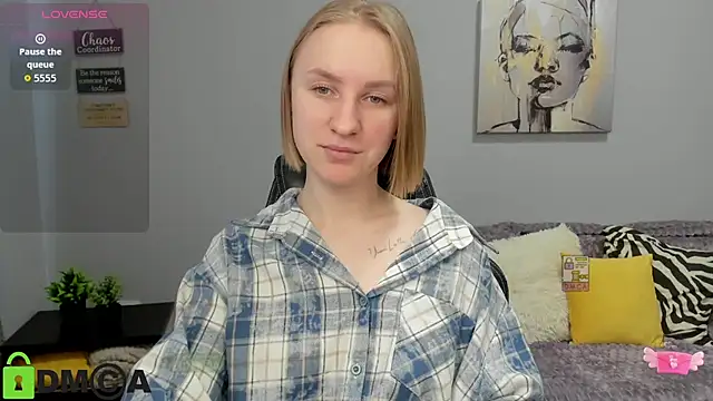 Snapshot of BeautyBlondy chatting on April 16, 11:55 am BeautyBlondy online show from April 16, 11:55 am