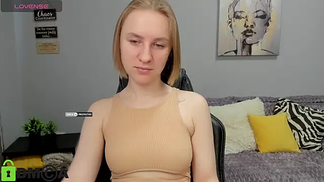 Snapshot of BeautyBlondy chatting on April 17, 11:46 am BeautyBlondy online show from April 17, 11:46 am