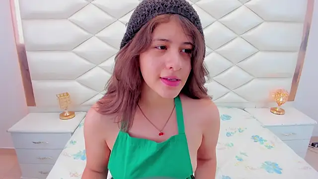 Snapshot of MiaQueen021 chatting on January 27, 6:20 pm MiaQueen021 online show from January 27, 6:20 pm