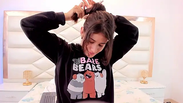 Snapshot of MiaQueen021 chatting on January 30, 6:32 pm MiaQueen021 online show from January 30, 6:32 pm