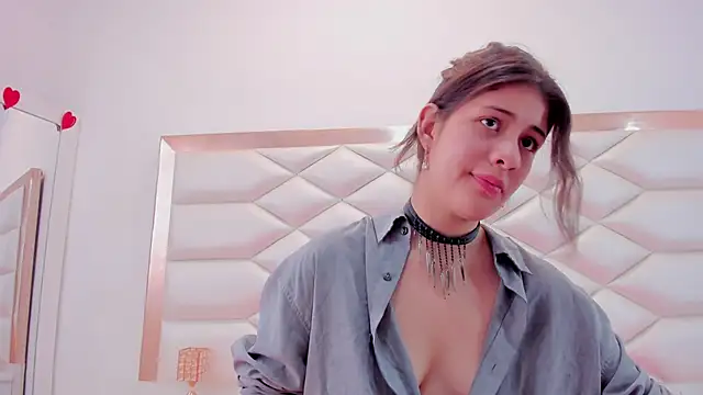 Snapshot of MiaQueen021 chatting on March 18, 6:37 pm MiaQueen021 online show from March 18, 6:37 pm