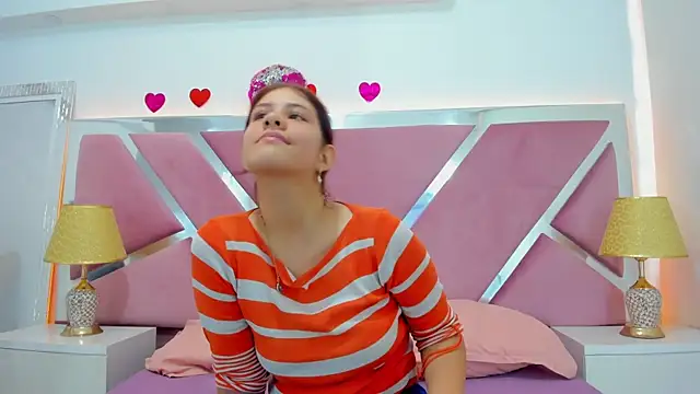 Snapshot of MiaQueen021 chatting on September 22, 1:24 pm MiaQueen021 online show from September 22, 1:24 pm