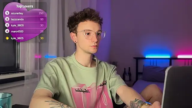 Snapshot of Calvin_Polanski chatting on January 10, 10:46 pm Calvin Polanski online show from January 10, 10:46 pm