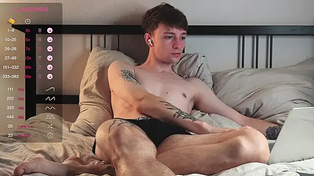 Snapshot of Calvin_Polanski chatting on October 10, 6:23 am Calvin Polanski online show from October 10, 6:23 am