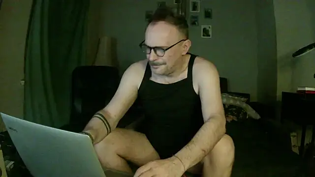 Snapshot of GaySexxPL chatting on February 12, 1:55 am GaySexxPL online show from February 12, 1:55 am