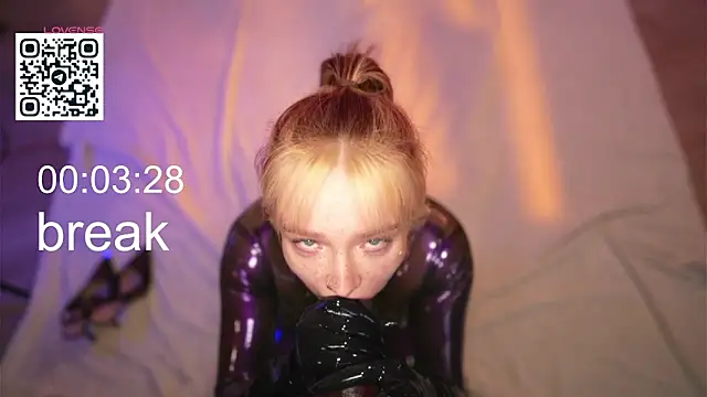 Snapshot of vse_sukki chatting on February 1, 3:27 am vse sukki online show from February 1, 3:27 am