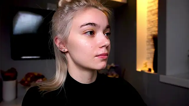 ileanacampbe online show from January 21, 4:32 am