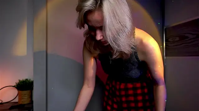 ileanacampbe online show from March 12, 5:02 am