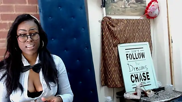Snapshot of PEBBLES365 chatting on March 9, 11:47 am PEBBLES365 online show from March 9, 11:47 am