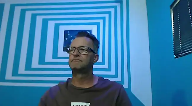 Snapshot of itsmeyes69 chatting on January 24, 8:34 am itsmeyes69 online show from January 24, 8:34 am