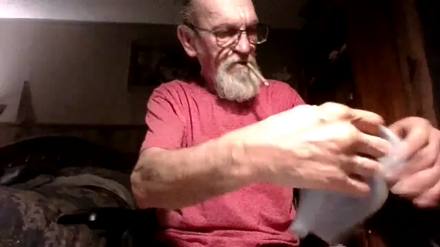 Snapshot of Aldick68 chatting on February 15, 6:23 pm Aldick68 online show from February 15, 6:23 pm