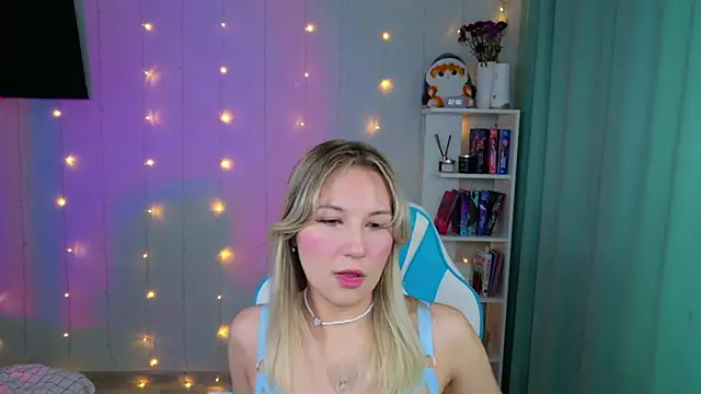 Snapshot of Mercedes_Robinson chatting on November 19, 5:51 am Mercedes Robinson online show from November 19, 5:51 am