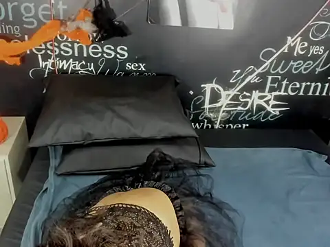 EmmySweett2 online show from October 31, 2:40 pm