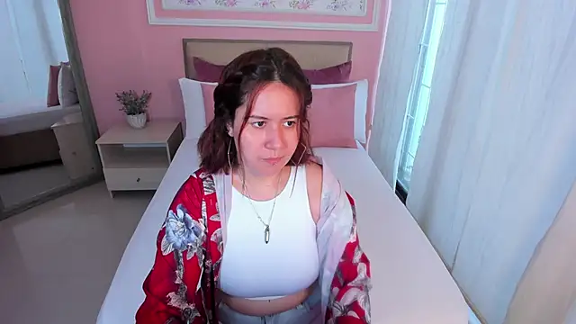 zoes milee online show from March 18, 11:30 am