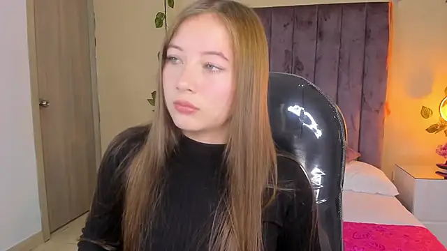 Dahlia Rousse online show from October 18, 10:10 pm