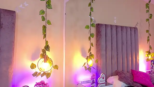 Snapshot of Dahlia_Rousse chatting on January 13, 6:29 am Dahlia Rousse online show from January 13, 6:29 am