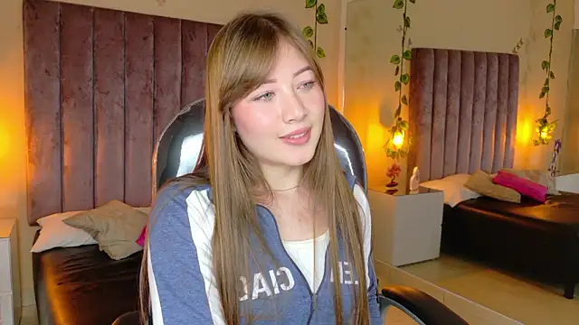 Snapshot of Dahlia_Rousse chatting on February 3, 7:35 am Dahlia Rousse online show from February 3, 7:35 am