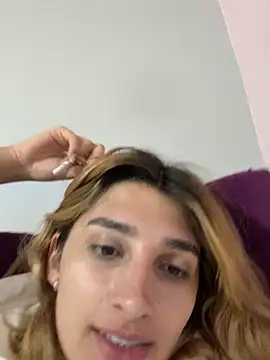 Snapshot of Queensara_ chatting on February 25, 1:20 am Queensara online show from February 25, 1:20 am