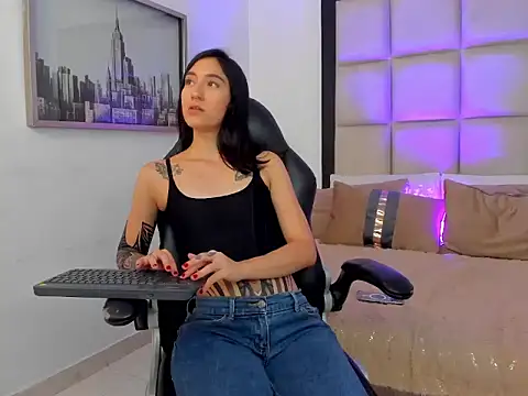 MeganPresleyy online show from May 13, 8:49 pm