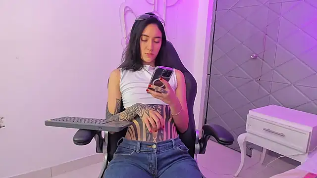MeganPresleyy online show from May 18, 6:08 am