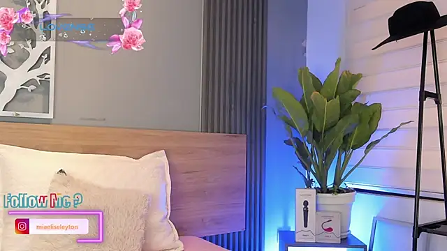 Elise-Leyton online show from July 17, 7:19 pm