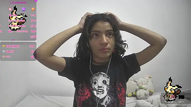 Snapshot of Lovelyamyy chatting on January 25, 8:21 am Lovelyamyy online show from January 25, 8:21 am