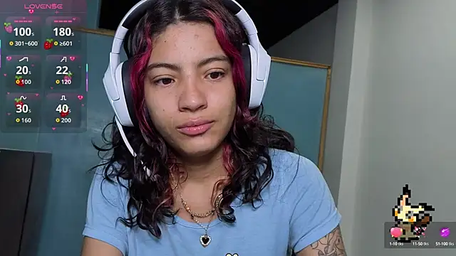 Snapshot of Lovelyamyy chatting on October 9, 8:56 am Lovelyamyy online show from October 9, 8:56 am