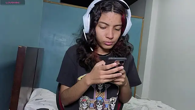 Snapshot of Lovelyamyy chatting on October 12, 8:08 pm Lovelyamyy online show from October 12, 8:08 pm