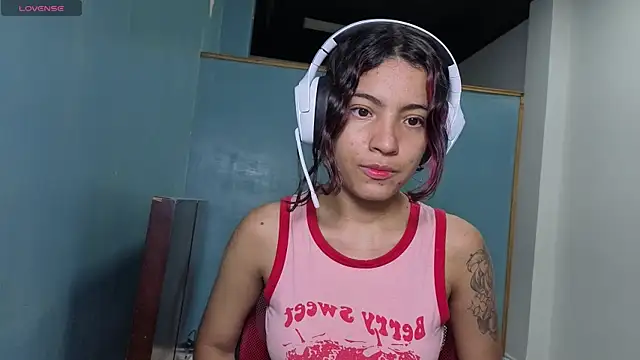 Snapshot of Lovelyamyy chatting on November 12, 2:23 am Lovelyamyy online show from November 12, 2:23 am