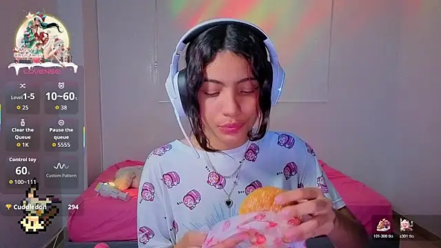 Snapshot of Lovelyamyy chatting on December 4, 2:10 am Lovelyamyy online show from December 4, 2:10 am