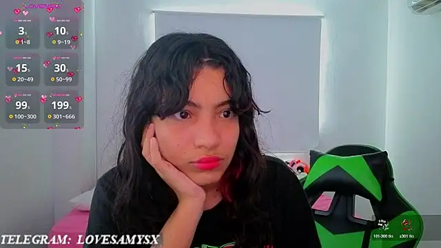 Snapshot of Lovelyamyy chatting on May 12, 8:17 pm Lovelyamyy online show from May 12, 8:17 pm