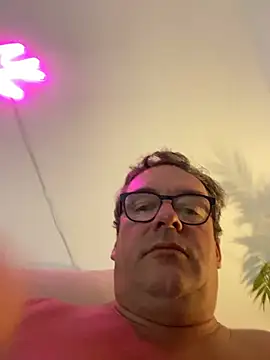 Snapshot of MountJohnXL chatting on May 8, 3:23 am MountJohnXL online show from May 8, 3:23 am