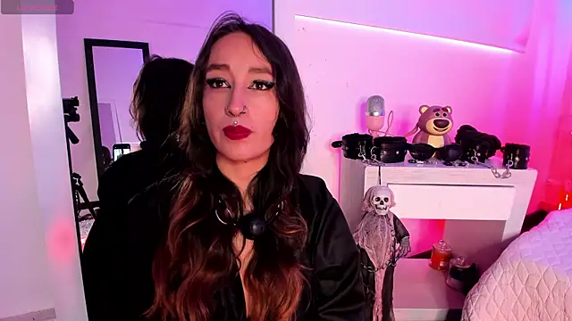 coral jonesss online show from November 22, 3:00 pm