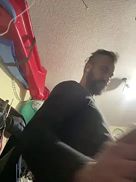 Snapshot of leonardohot1987 chatting on January 16, 5:21 am leonardohot1987 online show from January 16, 5:21 am