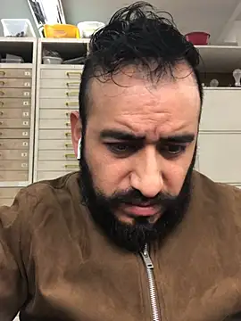 Snapshot of leonardohot1987 chatting on January 27, 6:09 pm leonardohot1987 online show from January 27, 6:09 pm