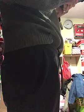 Snapshot of leonardohot1987 chatting on January 28, 4:18 am leonardohot1987 online show from January 28, 4:18 am