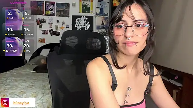 Snapshot of B0nnie_H0ney chatting on June 25, 12:54 am B0nnie H0ney online show from June 25, 12:54 am