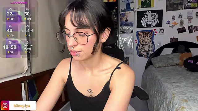 Snapshot of B0nnie_H0ney chatting on June 27, 1:54 am B0nnie H0ney online show from June 27, 1:54 am