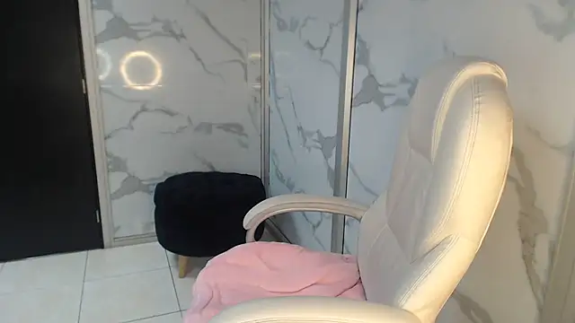 Salmaportman69 online show from February 12, 1:52 am