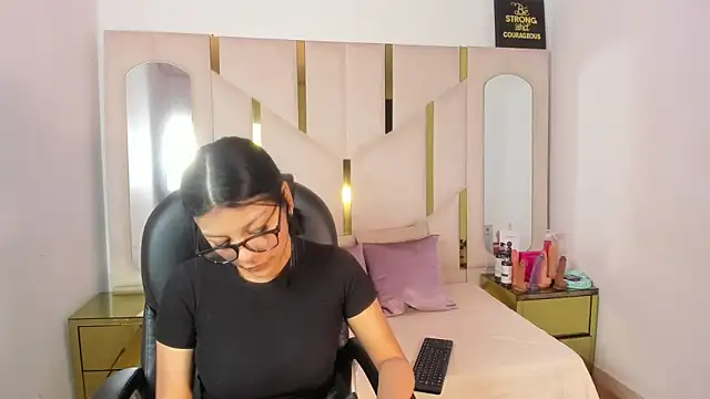 Salmaportman69 online show from January 17, 3:39 pm