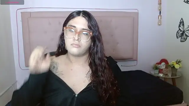 Snapshot of kathepickmanx chatting on December 23, 3:26 am kathepickmanx online show from December 23, 3:26 am