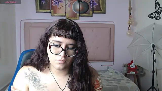 Snapshot of kathepickmanx chatting on February 19, 3:35 am kathepickmanx online show from February 19, 3:35 am