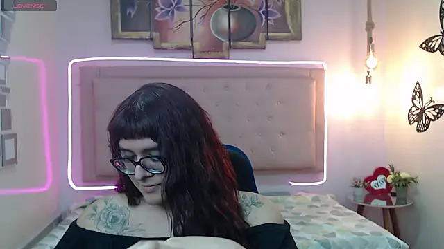 Snapshot of kathepickmanx chatting on March 1, 3:30 am kathepickmanx online show from March 1, 3:30 am