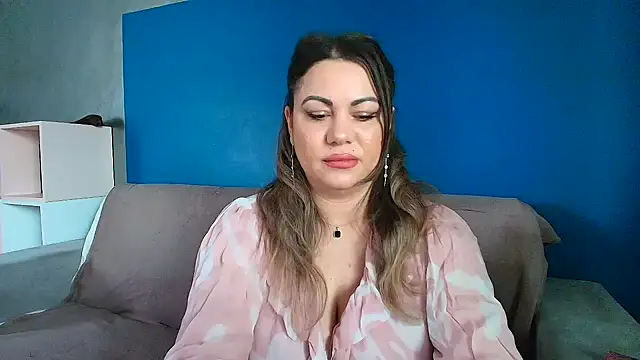 Snapshot of VixenVibesX chatting on February 2, 12:35 pm VixenVibesX online show from February 2, 12:35 pm