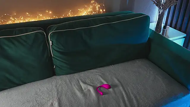 milasmiu online show from February 18, 7:09 pm